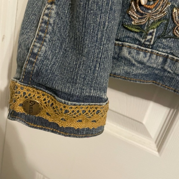 Painted beaded patched jean jacket - Picture 6 of 6
